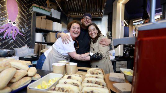 Representantes políticos y vecinos celebraron la reapertura del Quiosco Down Experience @ Patricia G. Fraga (22)