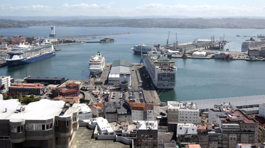Los muelles coruñeses acogieron una escala múltiple en la que cinco cruceros (19)