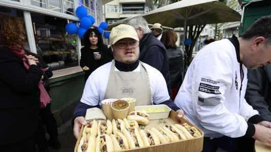 Representantes políticos y vecinos celebraron la reapertura del Quiosco Down Experience @ Patricia G. Fraga (8)