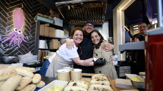 Representantes políticos y vecinos celebraron la reapertura del Quiosco Down Experience @ Patricia G. Fraga (20)