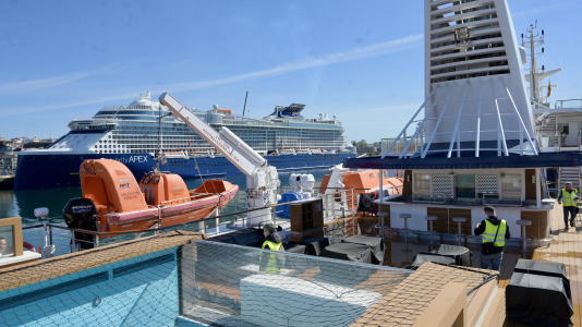 El Ocean Albatross visita el puerto herculino @Javier Albores (15)