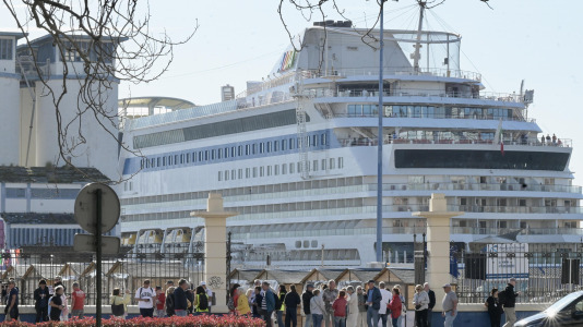 El Ocean Albatross visita el puerto herculino @Javier Albores (30)