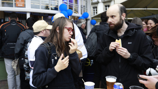 Representantes políticos y vecinos celebraron la reapertura del Quiosco Down Experience @ Patricia G. Fraga (12)