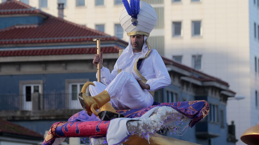 Desfile de comparsas 2025 en A Coruna (46)