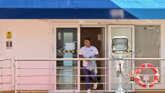 El Ocean Albatross visita el puerto herculino @Javier Albores (25)