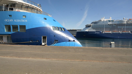 El Ocean Albatross visita el puerto herculino @Javier Albores (23)