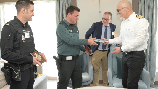 El Ocean Albatross visita el puerto herculino @Javier Albores (26)