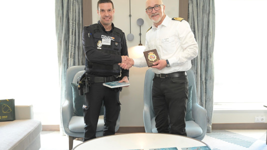 El Ocean Albatross visita el puerto herculino @Javier Albores (28)