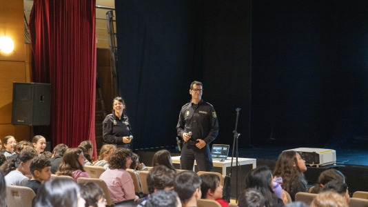 Policía Nacional entrega a 125 escolares sus diplomas de ciberexpertos (3)