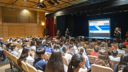 Policía Nacional entrega a 125 escolares sus diplomas de ciberexpertos (2)