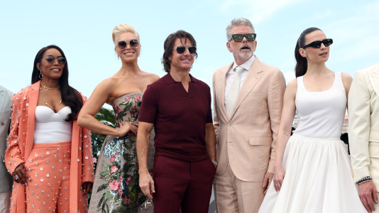 Angela Bassett, Hannah Waddingham, Tom Cruise, Christopher McQuarrie y Hayley Atwell