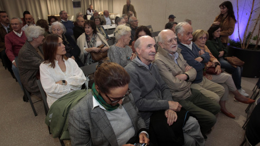 Presentación del libro Al Toque de Campana de Oración en el Espacio Avenida (1)
