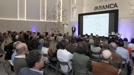 Presentación del libro Al Toque de Campana de Oración en el Espacio Avenida (15)