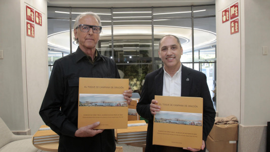 Presentación del libro Al Toque de Campana de Oración en el Espacio Avenida (17)