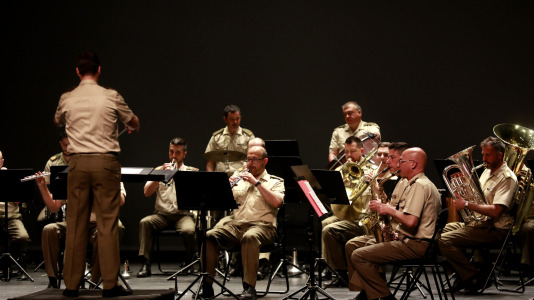 Música sobre las tablas del teatro Colón para celebrar el Día de las Fuerzas Armadas (7)