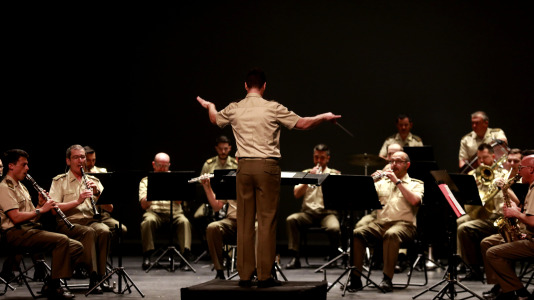 Música sobre las tablas del teatro Colón para celebrar el Día de las Fuerzas Armadas (23)