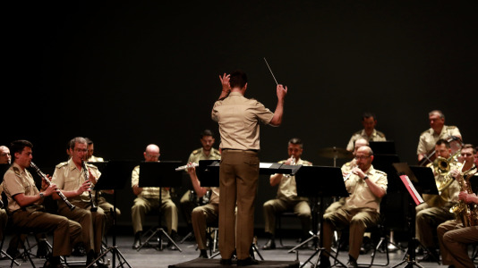 Música sobre las tablas del teatro Colón para celebrar el Día de las Fuerzas Armadas (3)