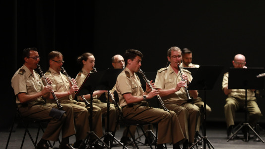 Música sobre las tablas del teatro Colón para celebrar el Día de las Fuerzas Armadas (1)