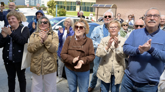 Muchos amigos, vecinos y pacientes acudieron a despedirse de la facultativa Rosa Rodríguez (8)