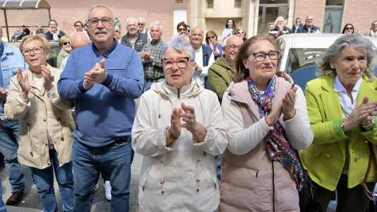 Muchos amigos, vecinos y pacientes acudieron a despedirse de la facultativa Rosa Rodríguez (7)