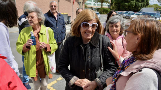 Muchos amigos, vecinos y pacientes acudieron a despedirse de la facultativa Rosa Rodríguez (4)