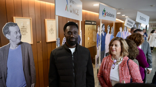 La ONCE entrega un premio a Ibrahima Diack (5)