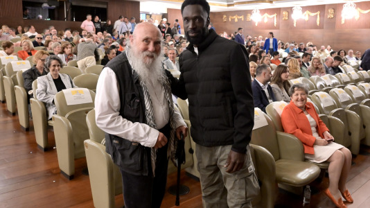 La ONCE entrega un premio a Ibrahima Diack (6)