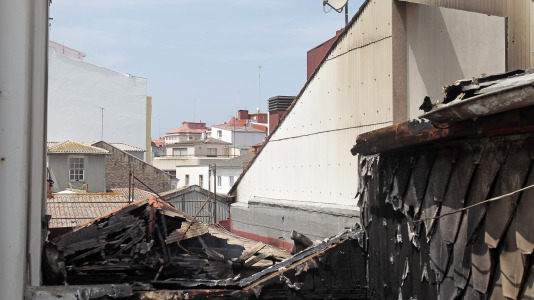 Así quedó por dentro el edificio okupado que ardió en la calle de la Barrera de A Coruña @ Quintana (9)