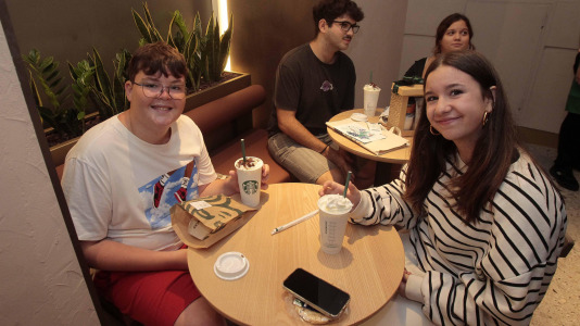 Inauguración del Starbucks. FOTOS Quintana (17)