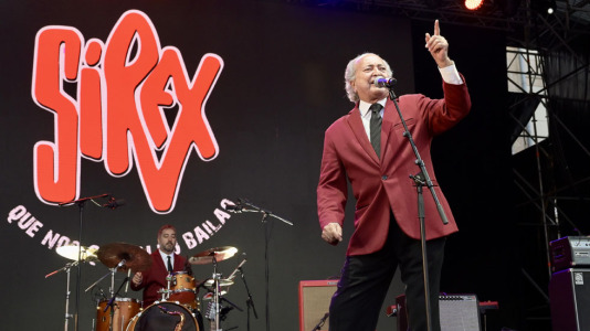 El cantante de Los Sirex, Miquel Cerveró, ayer en María Pita Javier Alborés (2)