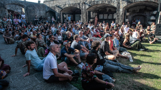 Ballaké Sissoko y Piera Faccini en el castillo de San Antón @Quintana (6)