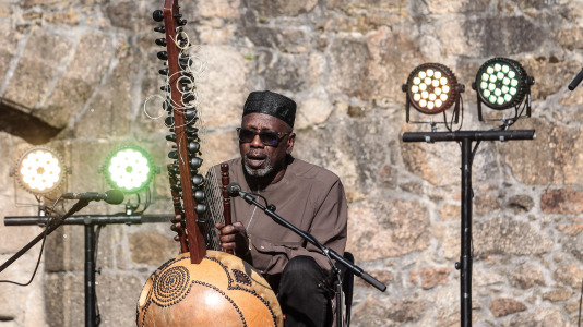 Ballaké Sissoko y Piera Faccini en el castillo de San Antón @Quintana (2)