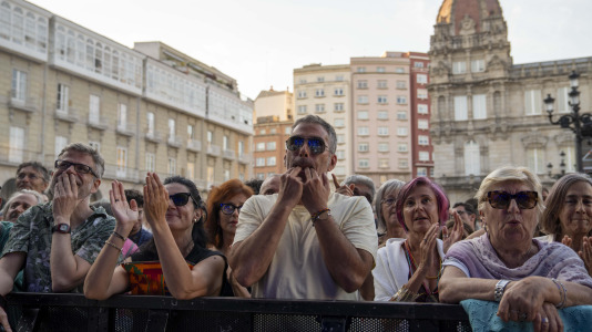 Albert Pla, durante su actuación de anoche en María Pita @carlota blanco (8)