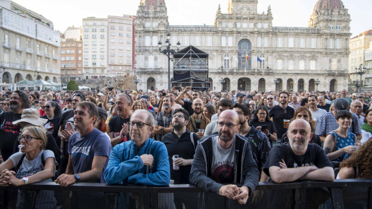 Albert Pla, durante su actuación de anoche en María Pita @carlota blanco (31)