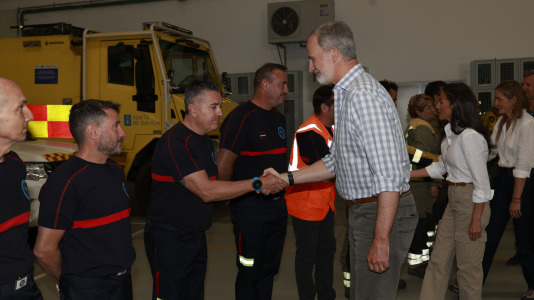 Los reyes visitan el Centro de Coordinación del Distrito Forestal XIV de Verín (Ourense) FOTO EFE Brais Lorenzo (6)