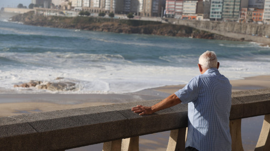 Mareas vivas playa del Orzán. FOTOS Germán Barreiros (8)
