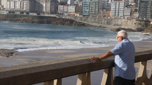 Mareas vivas playa del Orzán. FOTOS Germán Barreiros (7)