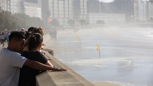 Mareas vivas playa del Orzán. FOTOS Germán Barreiros (11)