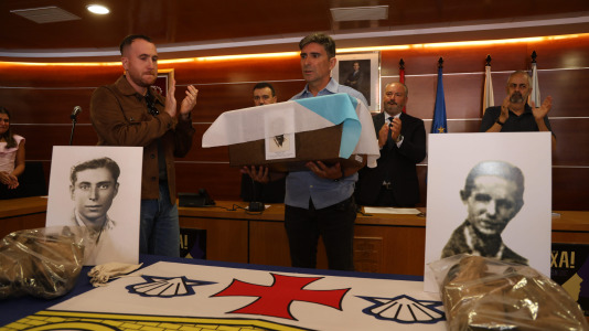 Entrega de los restos de los antifranquistas de Culleredo FOTO Germán Barreiros (19)