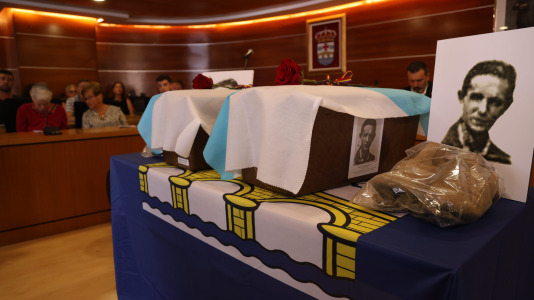 Entrega de los restos de los antifranquistas de Culleredo FOTO Germán Barreiros (4)