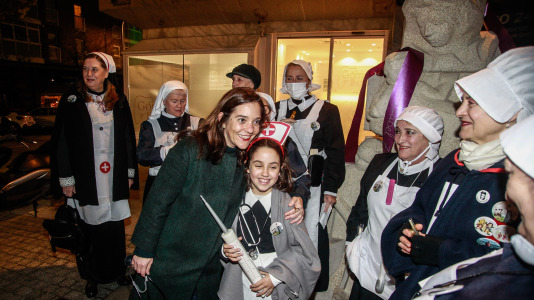 Las comadres dan inicio al carnaval coruñés (8)