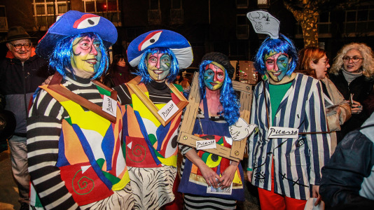 Las comadres dan inicio al carnaval coruñés (2)