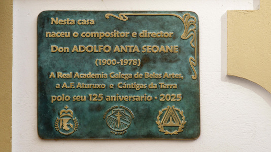 Acto de colocación de la placa conmemorativa en recuerdo de Adolfo Anta Seoane FOTO Quintana (15)