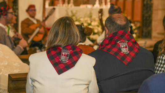 A la tradicional ceremonia de la misa católica se sumaron muchos trajes regionales aragoneses
