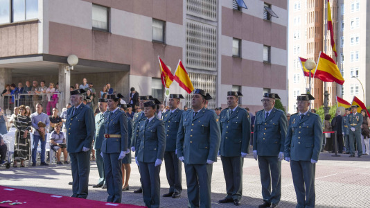 La celebración institucional incluyó la imposición de cruces de las órdenes del Mérito Militar y del Mérito de la Guardia Civil tanto a miembros del cuerpo como a personal ajeno