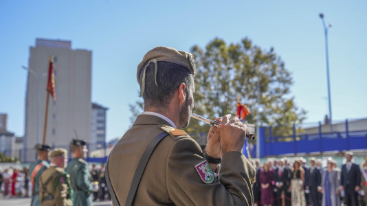 La celebración institucional incluyó la imposición de cruces de las órdenes del Mérito Militar y del Mérito de la Guardia Civil tanto a miembros del cuerpo como a personal ajeno