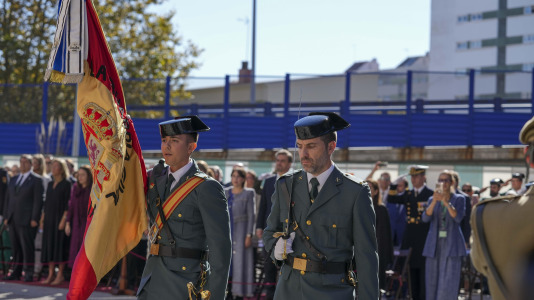 La celebración institucional incluyó la imposición de cruces de las órdenes del Mérito Militar y del Mérito de la Guardia Civil tanto a miembros del cuerpo como a personal ajeno