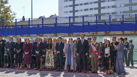 La celebración institucional incluyó la imposición de cruces de las órdenes del Mérito Militar y del Mérito de la Guardia Civil tanto a miembros del cuerpo como a personal ajeno
