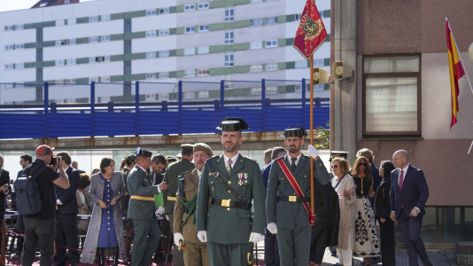 La celebración institucional incluyó la imposición de cruces de las órdenes del Mérito Militar y del Mérito de la Guardia Civil tanto a miembros del cuerpo como a personal ajeno