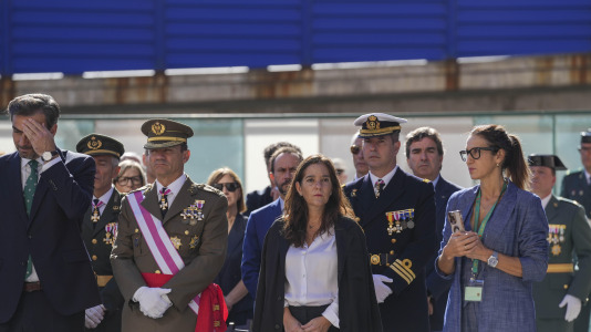 La celebración institucional incluyó la imposición de cruces de las órdenes del Mérito Militar y del Mérito de la Guardia Civil tanto a miembros del cuerpo como a personal ajeno